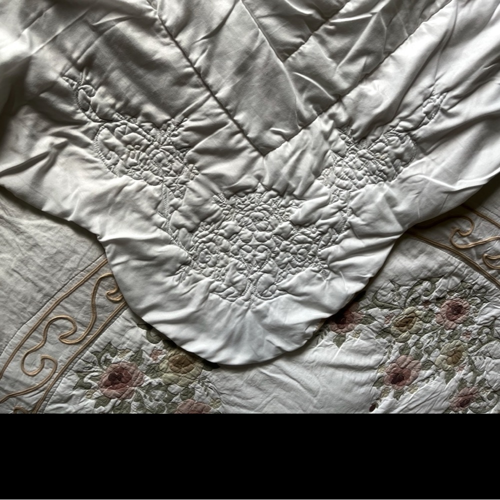 Lovely full/double size quilted bedspread. Earth tones. 89” x 89” - Picture 7 of 10